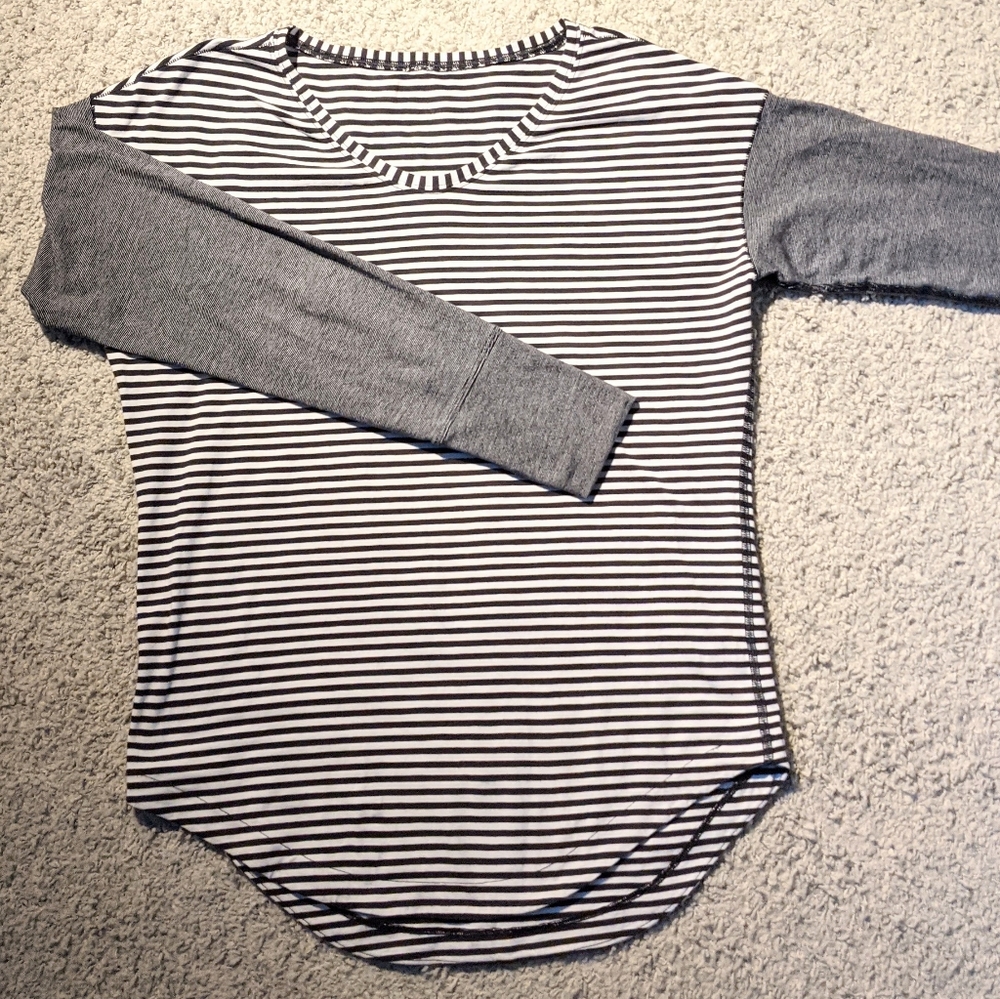 Lululemon weekend shirt 6 black and white stripe